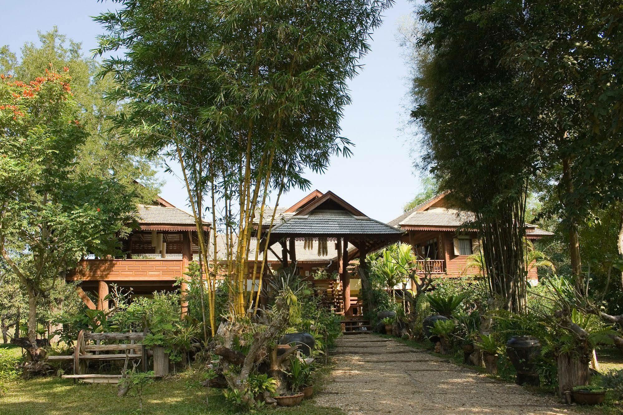 Hotel Khum Lanna Phrao Esterno foto