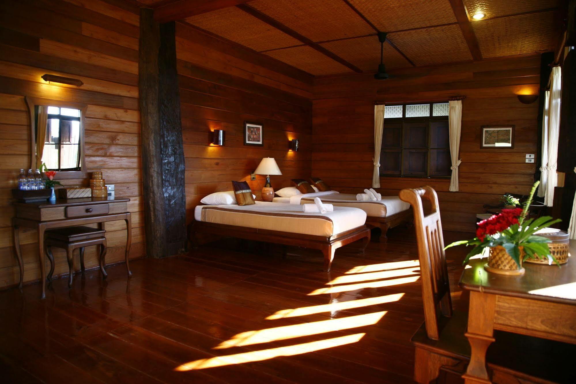 Hotel Khum Lanna Phrao Esterno foto